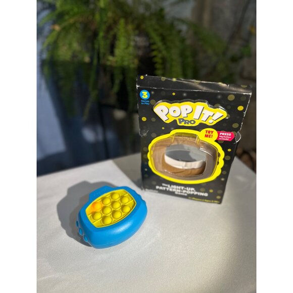 Pop It Pro The Light-Up Pattern Popping Game For Ages 3+ NEW - Picture 4 of 8